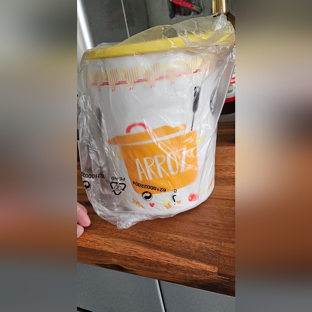 TUPPERWARE Yellow and White Arroz Canister